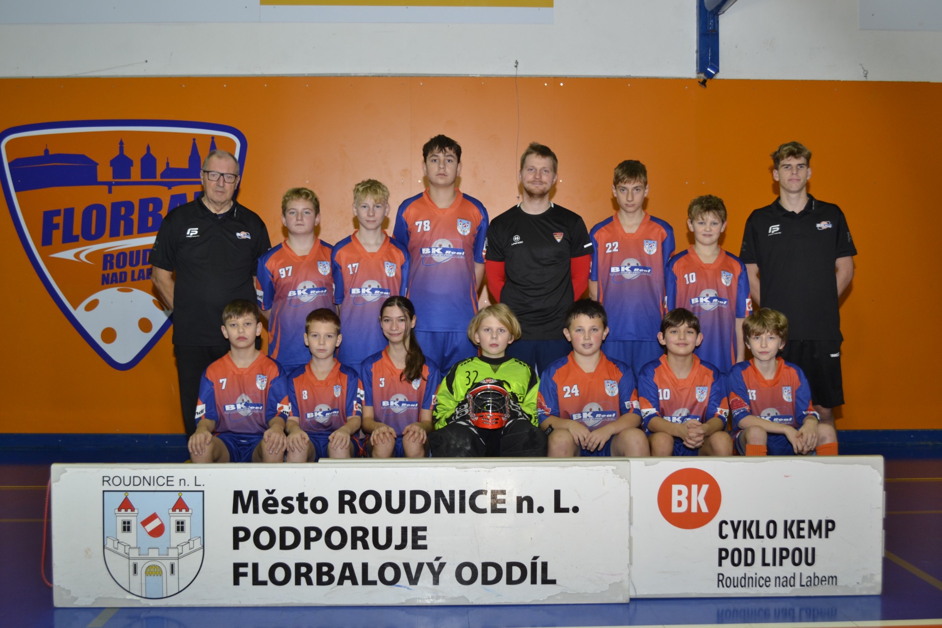 ELÉVOVÉ A MLADŠÍ ŽÁCI